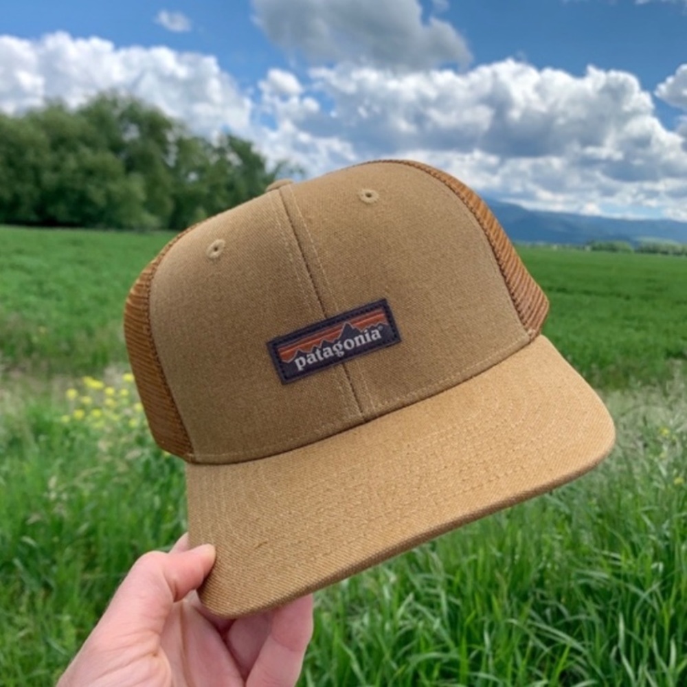 NWT Patagonia Canvas Trucker Hat - Tan